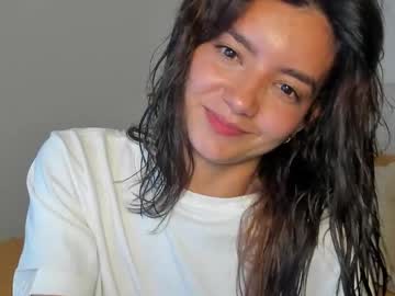 girl
        ellelure_ cam image #6426640
