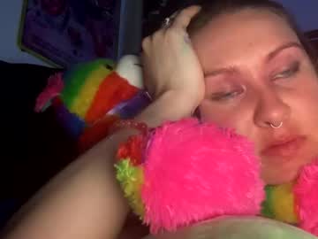 couple Live Cam Girls Love To Strip Naked For Their Viewers with edmcouplee