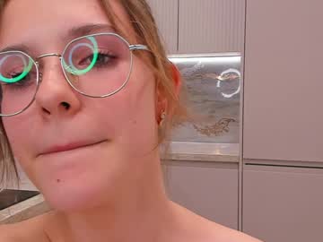 girl
        dream_beam cam image #5942392