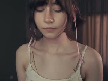 girl
        meghanash cam image #4030109