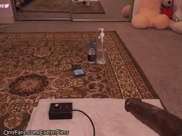 girl
        evelynpiers cam image #1557762