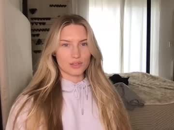 girl
        thezabrina cam image #1196983