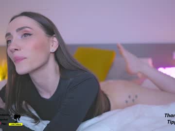 girl
        miss_ak cam image #954625