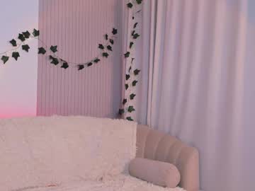 girl
        edithgalpin cam image #6190027