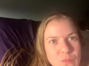 girl
        biigbb cam image #239937