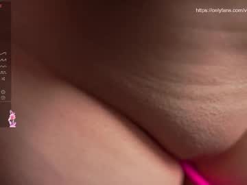 girl
        vikkyy_love cam image #4635506
