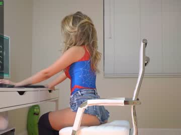 girl
        ashley_benson1 cam image #1866000