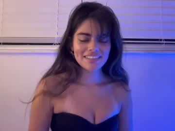 girl
        poutyselenaa cam image #3933766
