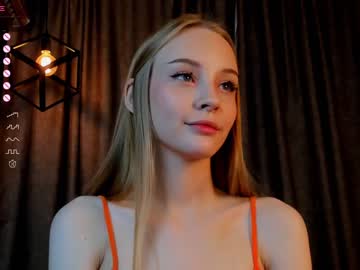 girl
        lolliis cam image #2639355