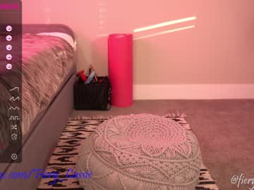 girl
        fiery_redhead cam image #1658596