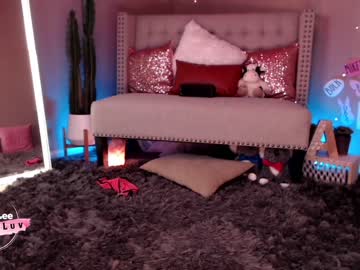 girl
        aubrilee cam image #1059728