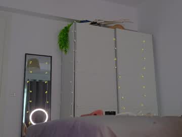 girl
        fazeyj cam image #6336151