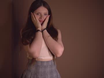 girl
        belletesla cam image #3655747