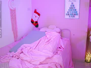 girl
        little_effy18_ cam image #5643589