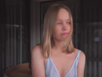 girl
        bibi_it_is cam image #719756