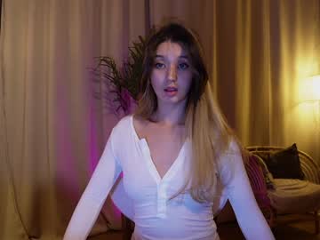 girl
        sarasuo cam image #6438778