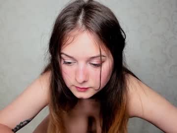 girl
        oladushek18 cam image #1662579