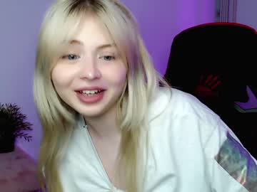 girl
        shy_blondiee cam image #960095