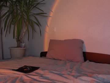 girl
        my_lina cam image #1707716