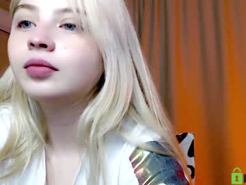 girl
        shy_blondiee cam image #817298