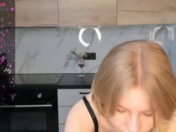 girl
        lizbethberner cam image #3619569