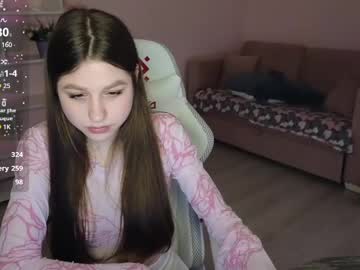 girl
        kristy_wow cam image #6419550