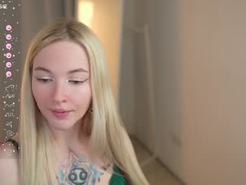 girl
        my_stella cam image #3078979