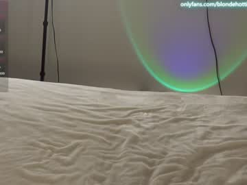 girl
        blondehottiek cam image #3764163