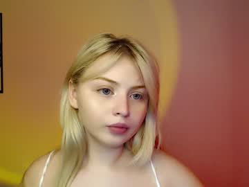 girl
        shy_blondiee cam image #961673