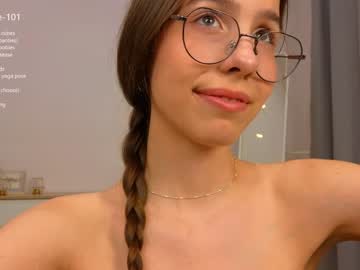 girl
        wanda_robinson cam image #4141487
