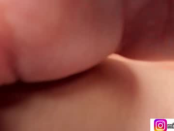 couple
        e_m_m_a_7 cam image #6116519