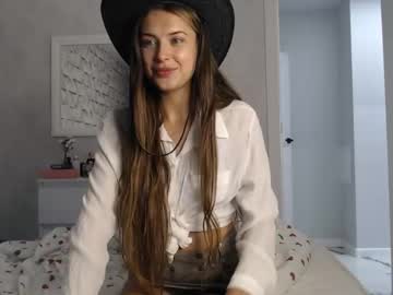 girl
        lisa_amato cam image #4760859