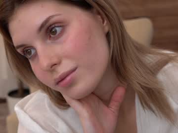 girl
        refined_style cam image #5217134