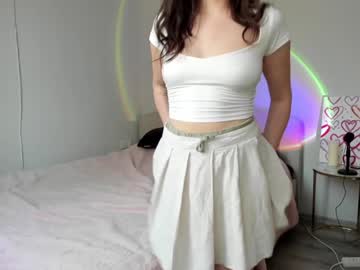 girl
        lisa_muna cam image #4678817