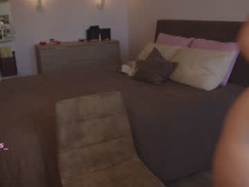 girl
        your_kat cam image #3657311