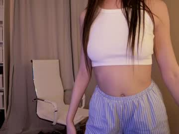 girl
        hollyextra cam image #5125030
