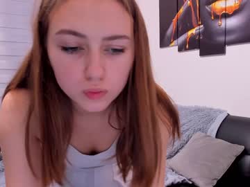 girl
        emily_siu cam image #2639117