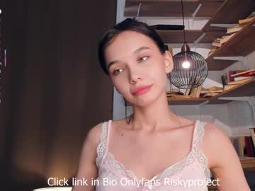 girl
        riskyproject cam image #6832859