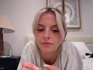 girl Live Cam Girls Love To Strip Naked For Their Viewers with ashleypelosi