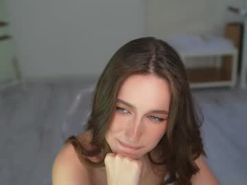 girl
        silent_chill cam image #4160263