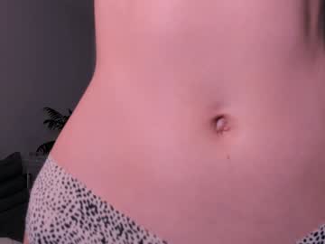 girl
        lauratanguy cam image #5147312