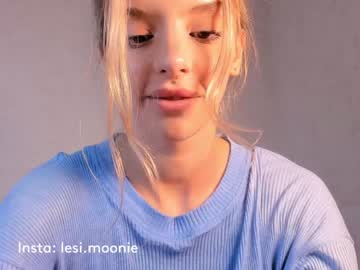 girl
        lesi_moonie cam image #4278993
