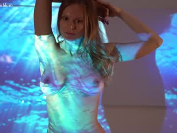 girl
        chillwithkira cam image #1369364
