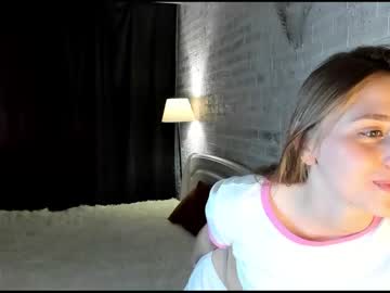 girl
        sweet_sophieeee cam image #1956859