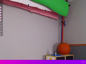 couple
        delilahcass cam image #2621080