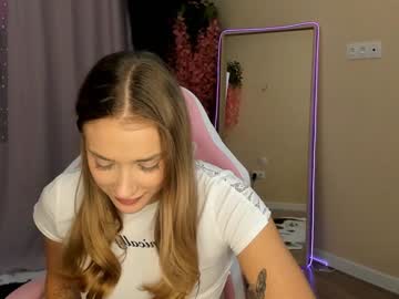 girl
        lori_blush cam image #4944702