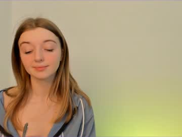 girl
        elizabeth__gray cam image #388002