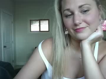 girl
        piercedgamer cam image #1880391