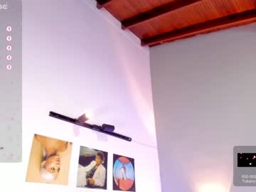 girl
        little_effy18 cam image #3975589