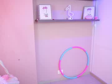 girl
        little_effy18_ cam image #6108163